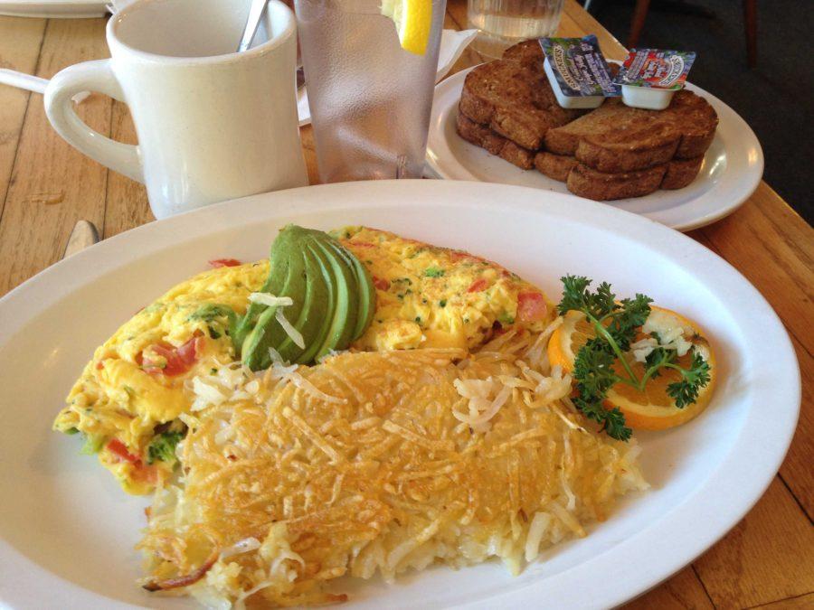 The Garden Patch Omelette ($8.95) made with broccoli and served with hash browns. Photo by Yulin Lui/Guardian