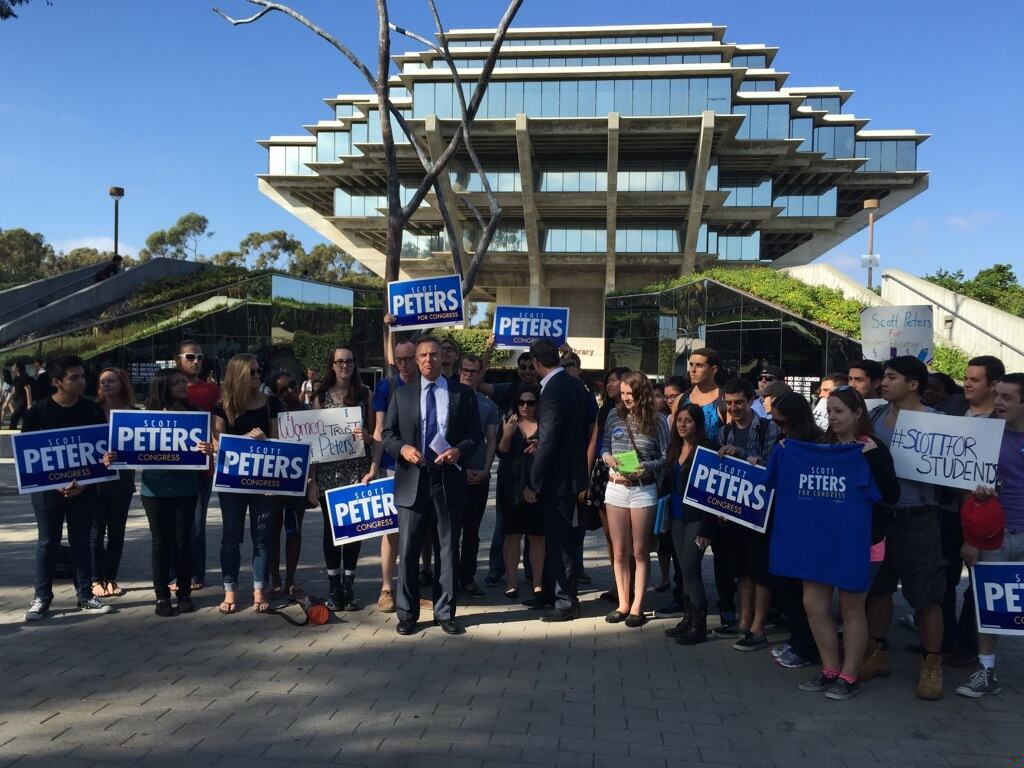 Congressman Scott Peters speaks to UCSD students in front of Silent Tree. Photo courtesy Zane Rice, College Democrats.
