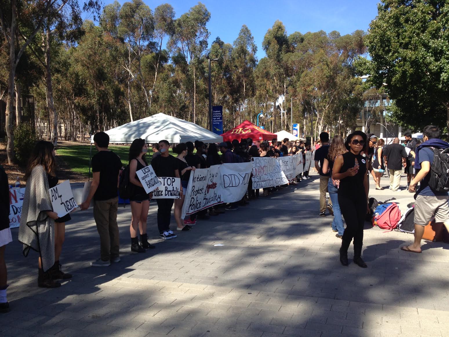 UCSD students protest police action. Photo by Alwin Szeto, UCSD Guardian. 