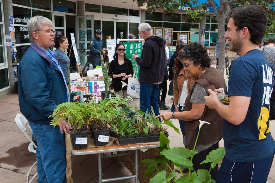 Housing, Dining and Hospitality tabled at the Earth Day Fair to show students how to be be more environmentally conscious.
Photo by Mark Tang/ UCSD Guardian.