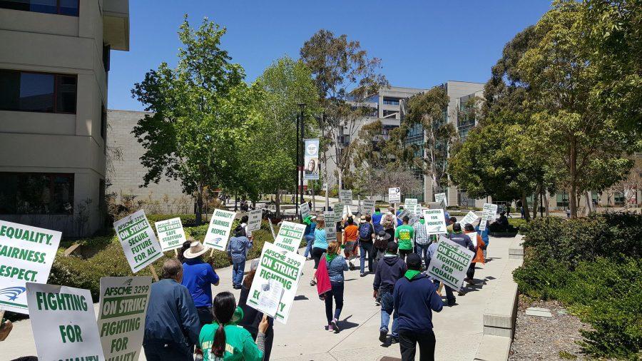 AFSCME Local 3299 workers marched through Warren College on the first of a three-day strike. Photo by Tyler Faurot//UCSD Guardian