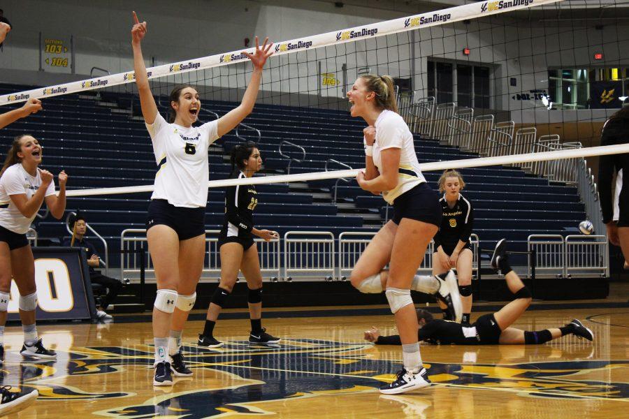 Women’s volleyball sweeps weekend, secures CCAA tournament berth