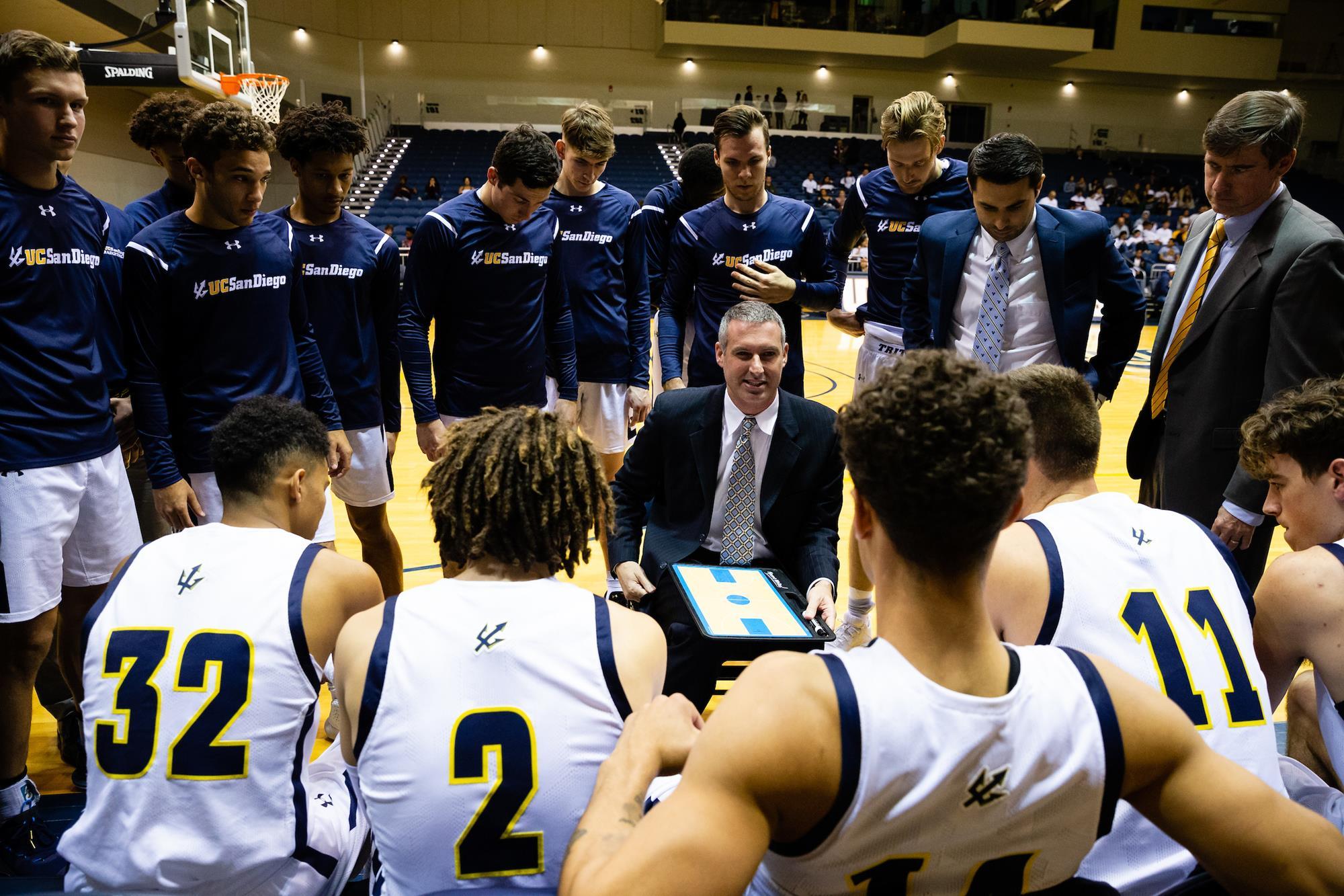 Q&A with Men’s Basketball Coach Eric Olen on Pandemic Practices, the Big West, and Season Goals