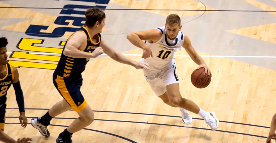 Despite Early Lead, D-I Debut Snaps 24-Game Win Streak for UCSD Men’s Basketball