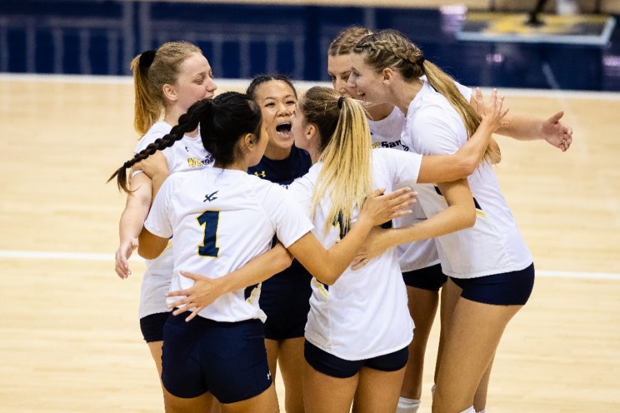 UCSD+Womens+Volleyball+Drops+a+Tough+Match+with+Cal+Poly