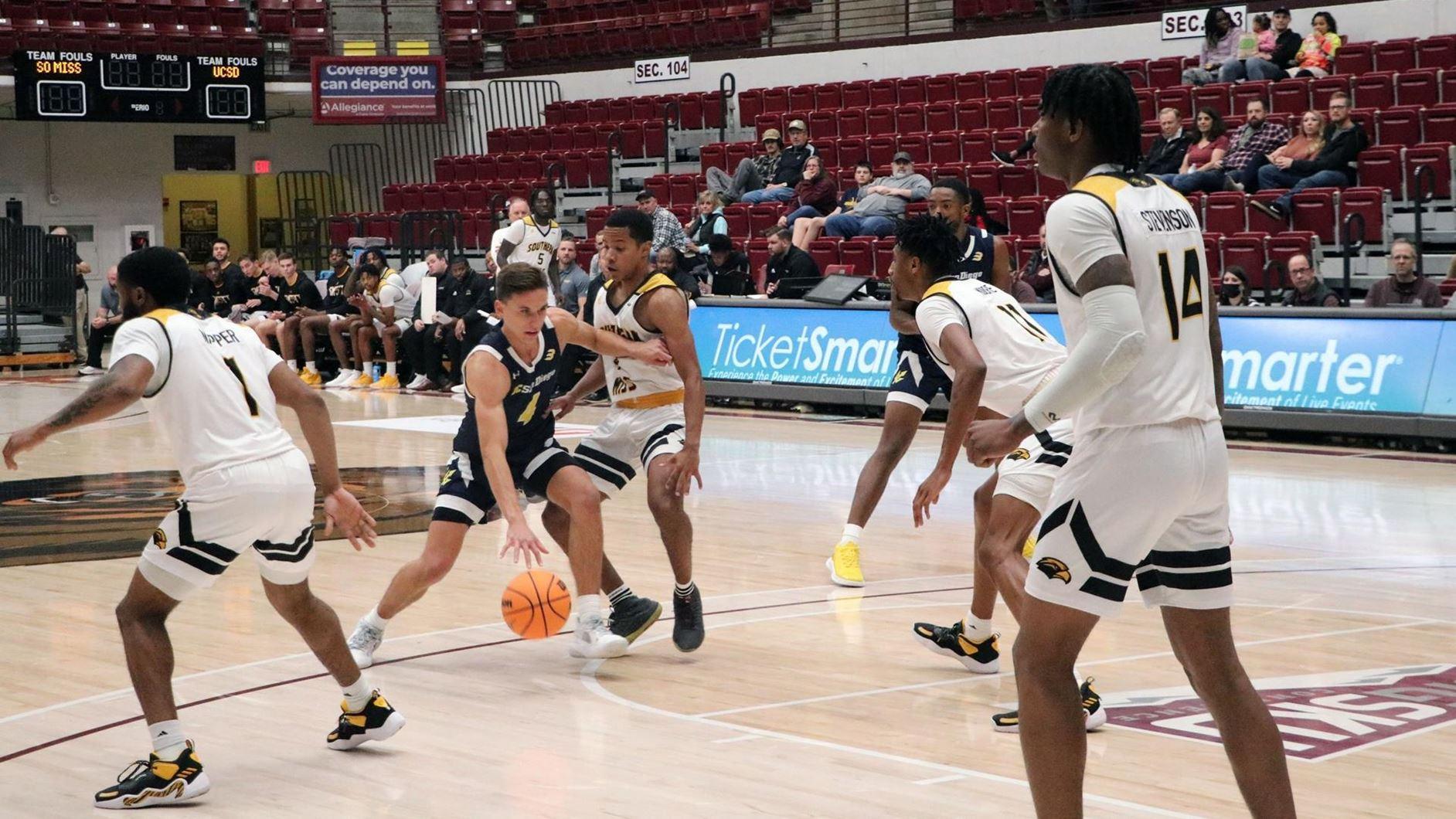 Men’s Basketball Suffers First Losses of Season in Zootown Classic