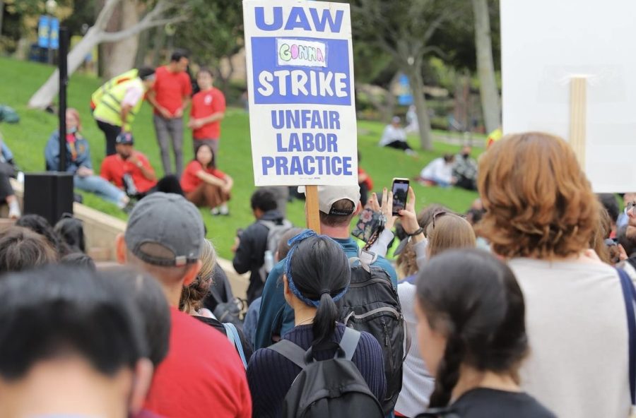 BREAKING%3A+Thousands+of+UAW+Academic+Union+Workers+Across+UC+Campuses+Vote+to+Authorize+Strike