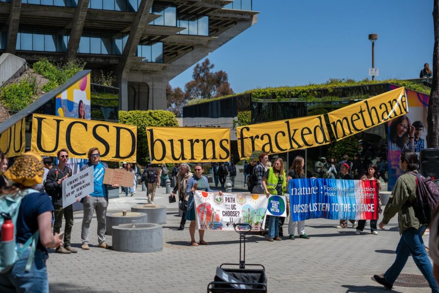 Green New Deal at UCSD Holds Walkout for Climate Rally amid Khosla’s New “Dream” for Electrification by 2030