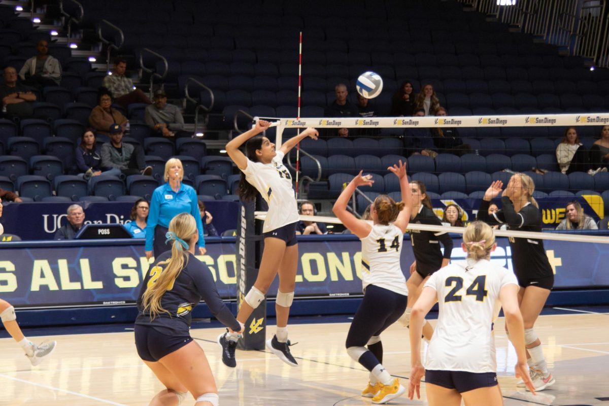 UCSD Womens Volleyball falls flat against Long Beach State