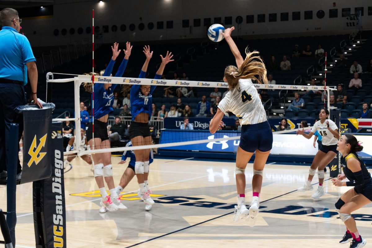 Women’s volleyball crashes in four sets, loses four-game win streak