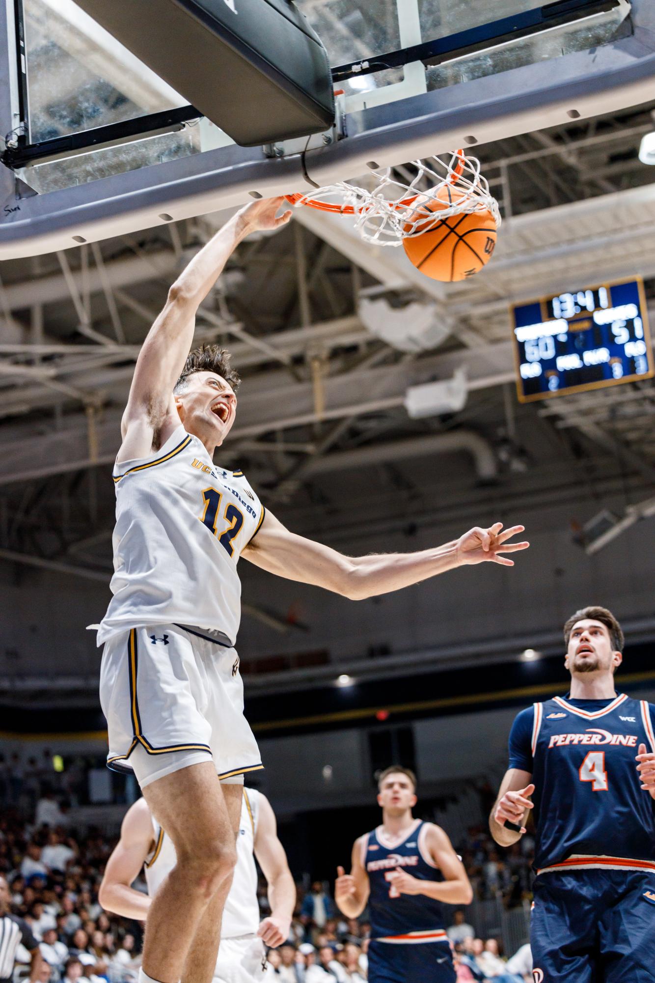 Men’s basketball dominates Pepperdine in home opener