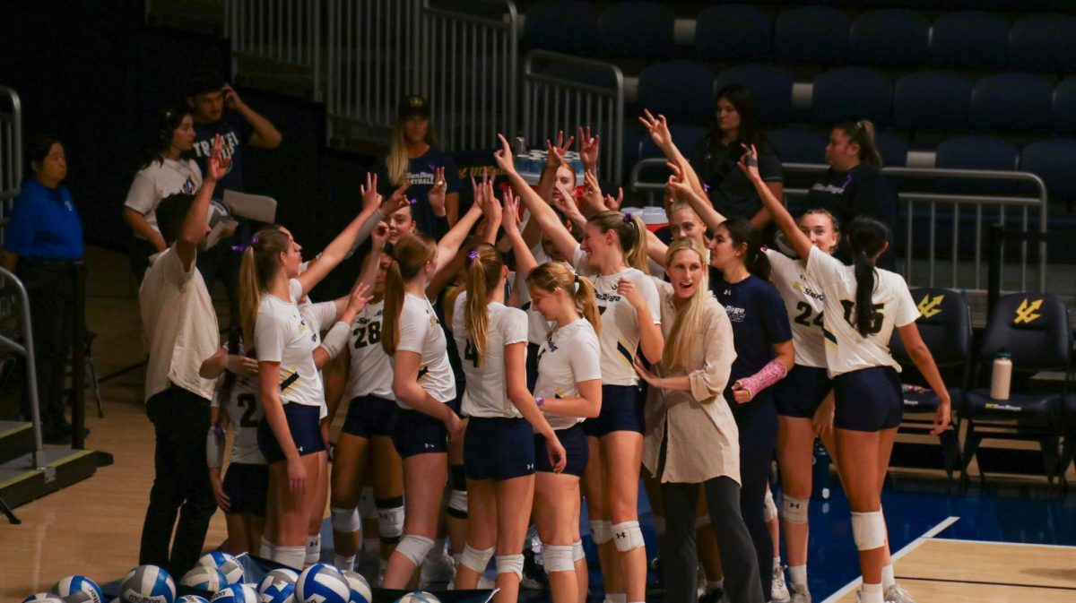 Women’s volleyball upsets top-ranked UC Davis