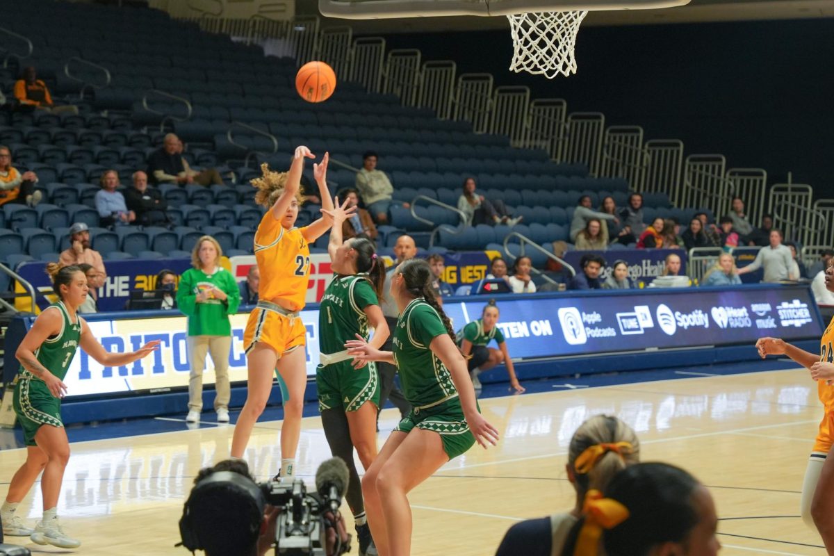 Women’s basketball falls to Hawai’i in overtime heartbreaker