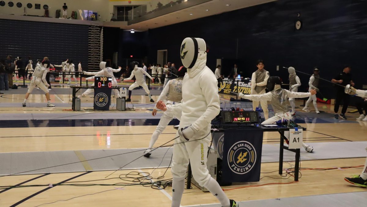 Fencing opens season with 9 medals at BladeRunner Invitational