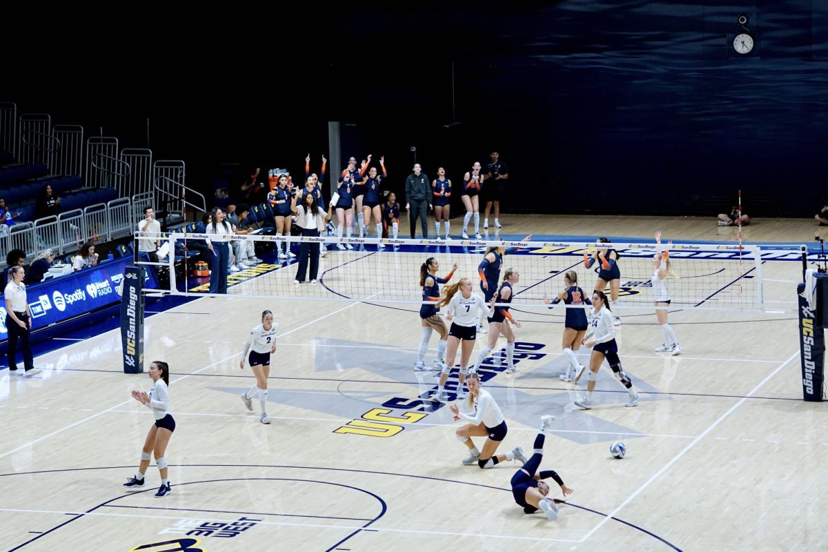Women’s volleyball falls in straight sets against Fullerton