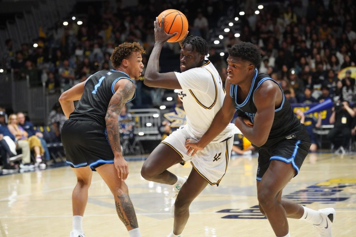 Men’s basketball struggles in 74-72 exhibition victory over CSUSM