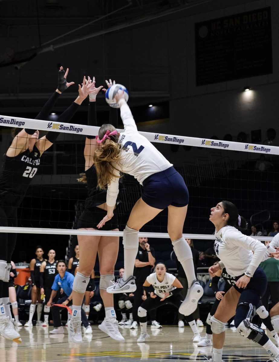 Women’s volleyball sweeps Cal Poly in thrilling win