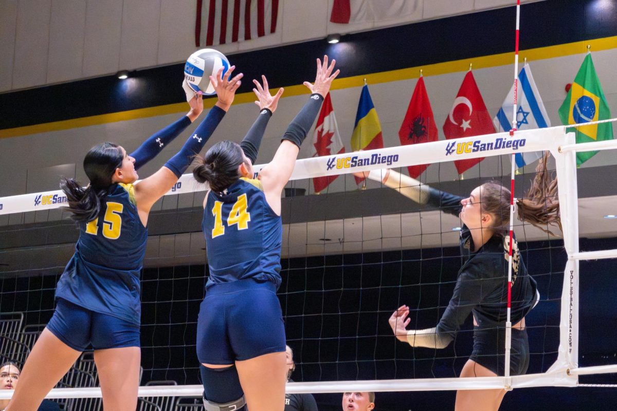 Women’s volleyball unable to rally against LBSU in 3-0 loss