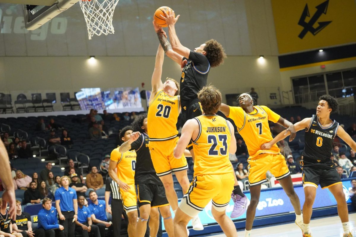 Men’s basketball defeats UCR, finds rhythm in second straight win