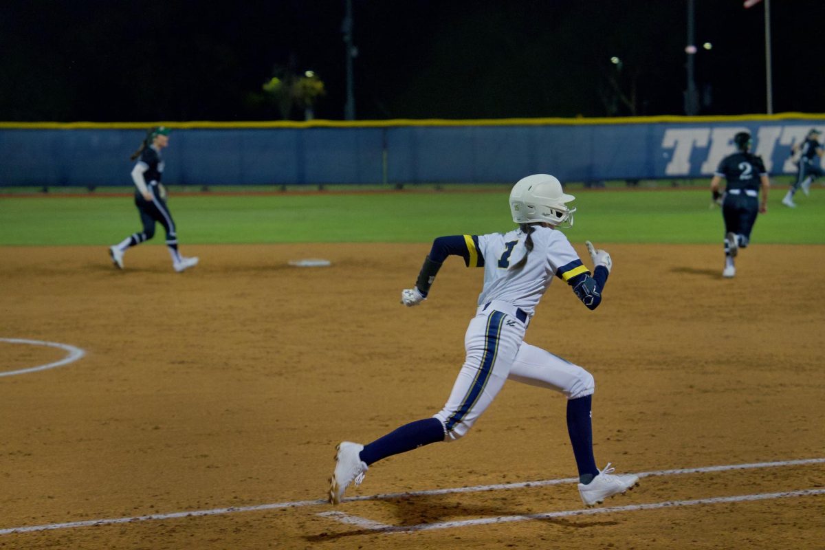 Softball trounces Wagner in 5 innings
